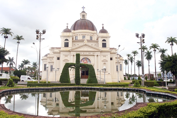 OBRAS SACRAS - Igreja Matriz de Batatais guarda obra de Portinari que estava sendo danificada por cupins